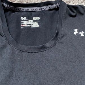 Black under armory sports gym top